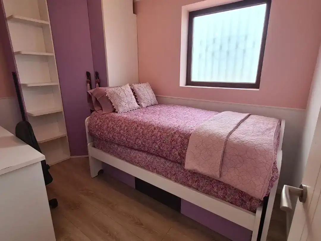 Dormitori de Casa o xalet de lloguer en Arteixo amb Jardí privat, Traster i Moblat