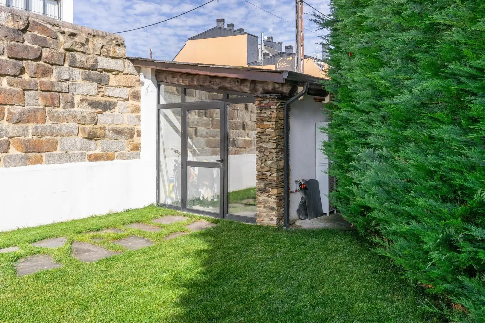 Vista exterior de Casa o chalet en venta en Lugo con Calefacción, Jardín privado y Jacuzzi