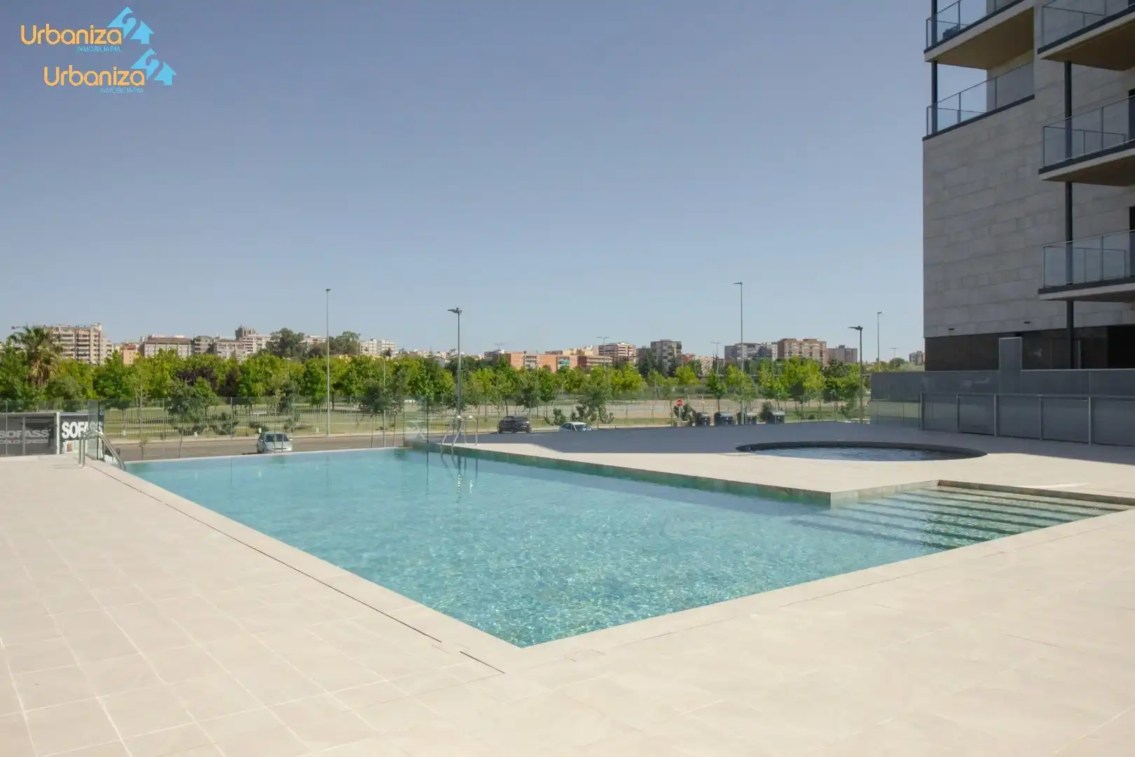 Schwimmbecken von Wohnung zum Verkauf in Badajoz mit Klimaanlage, Heizung und Privatgarten