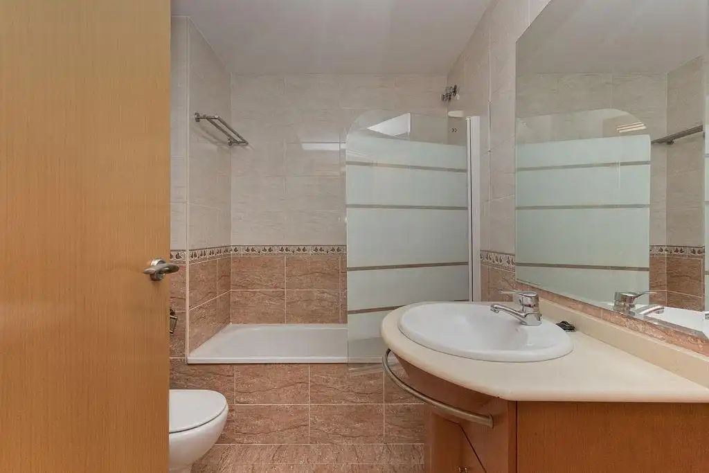 Bany de Casa o xalet en venda en Vilanova i la Geltrú amb Terrassa i Balcó