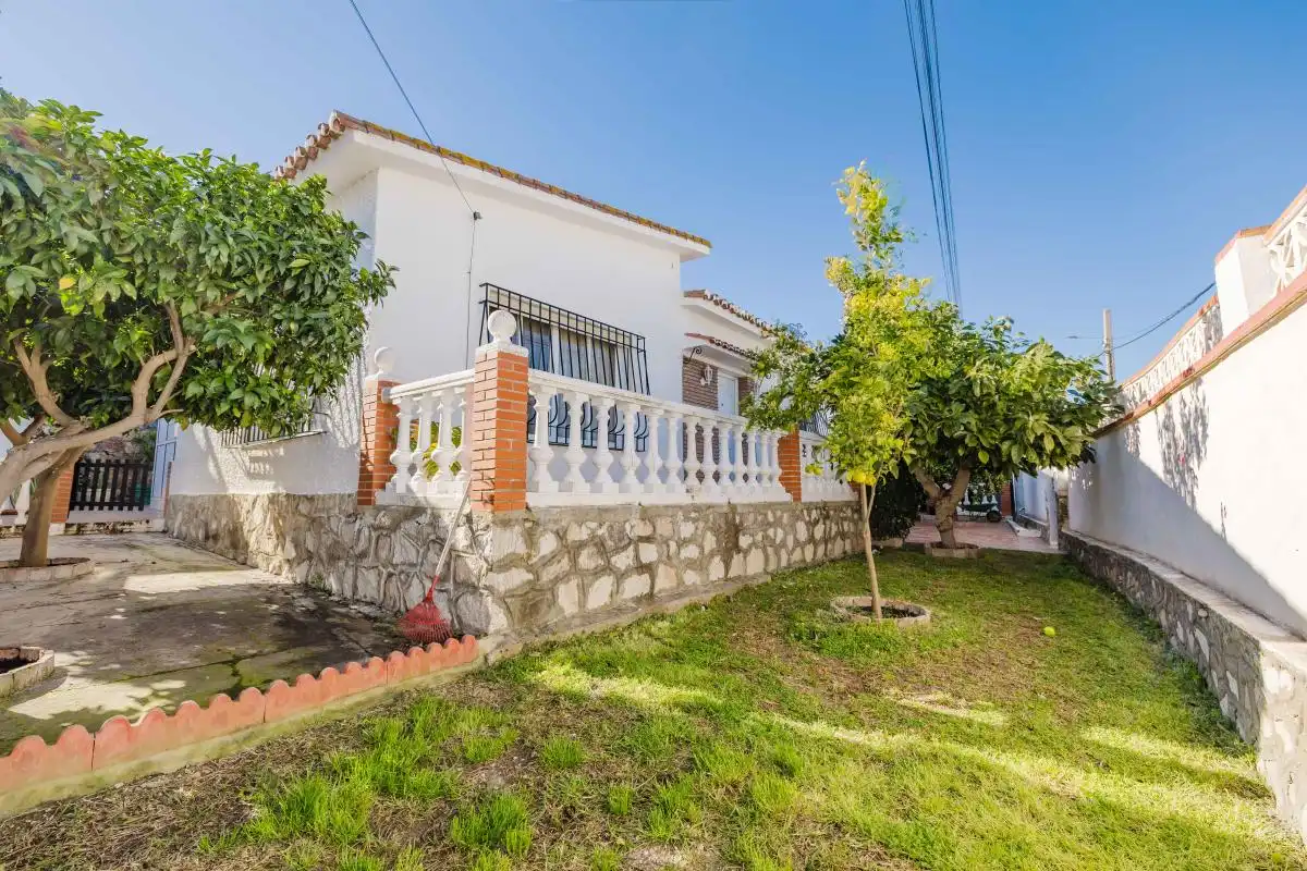 Vista exterior de Casa o chalet en venta en Torremolinos con Calefacción, Jardín privado y Terraza