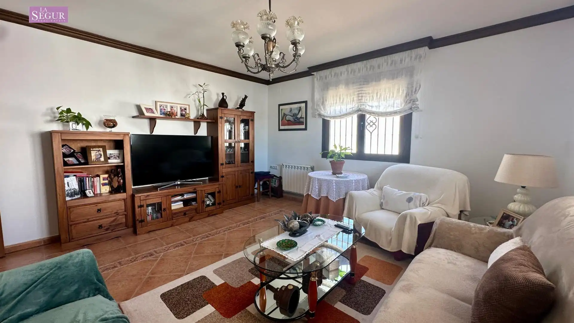 Sala d'estar de Casa o xalet en venda en Conil de la Frontera amb Jardí privat, Terrassa i Piscina