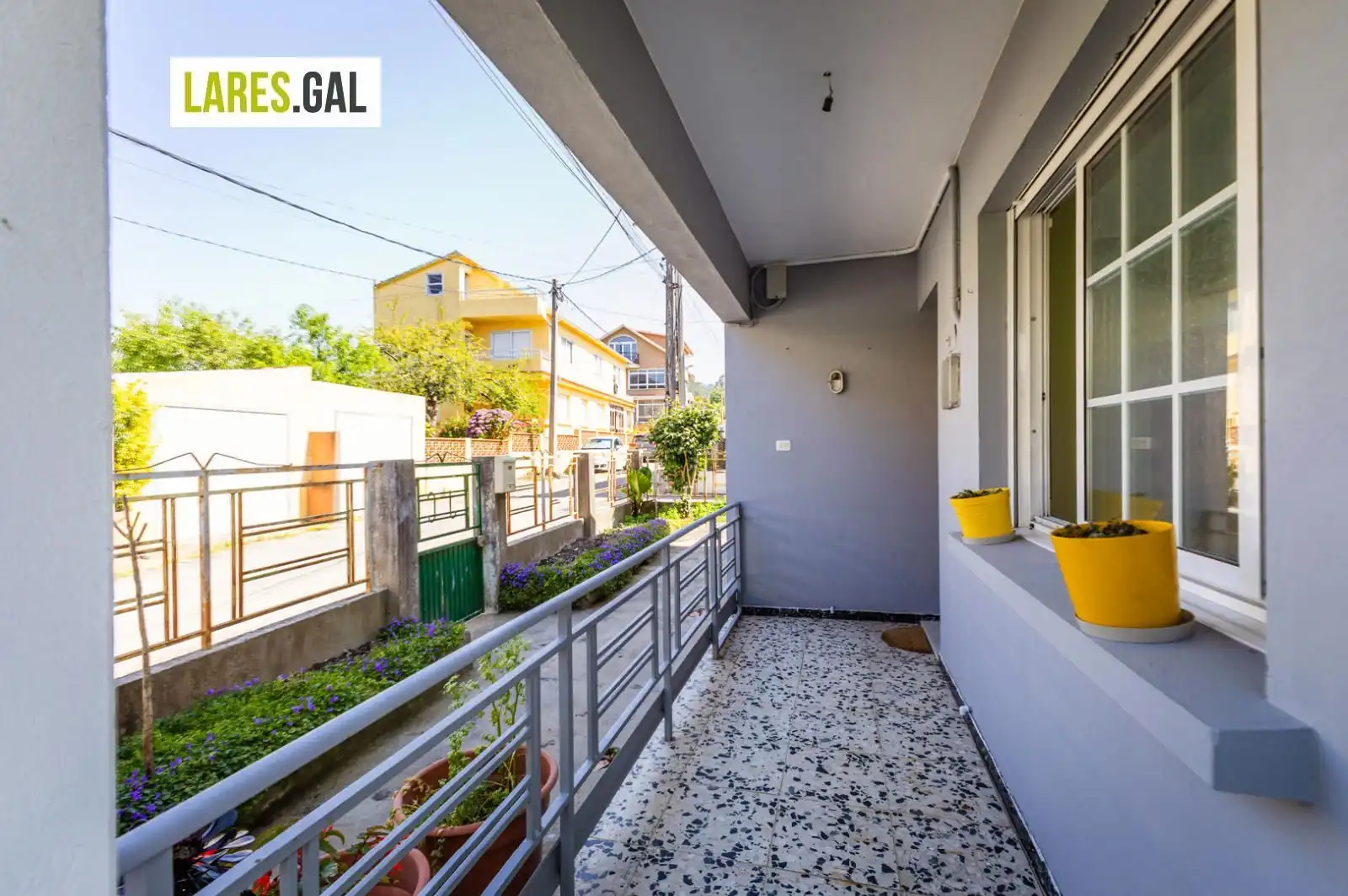 Terrassa de Casa o xalet en venda en Cangas  amb Moblat