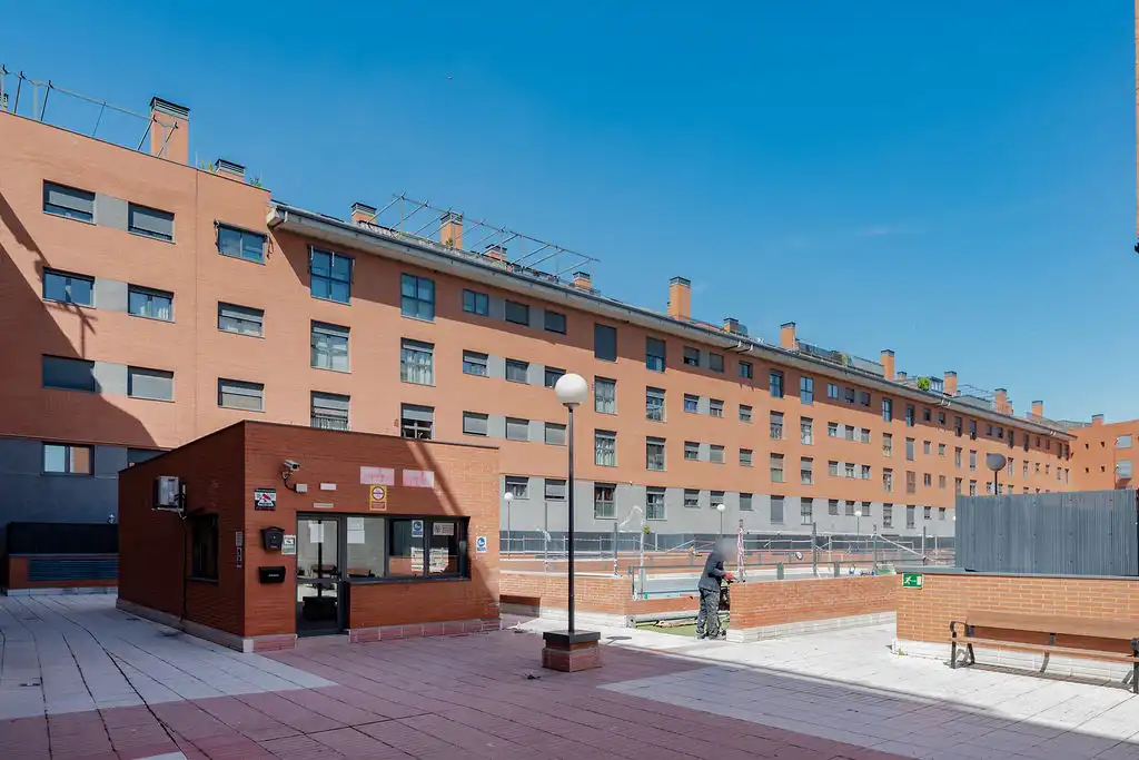 Vista exterior de Piso en venta en Pinto con Calefacción, Trastero y Piscina