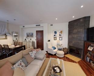 Living room of House or chalet for sale in  Sevilla Capital  with Air Conditioner, Heating and Parquet flooring