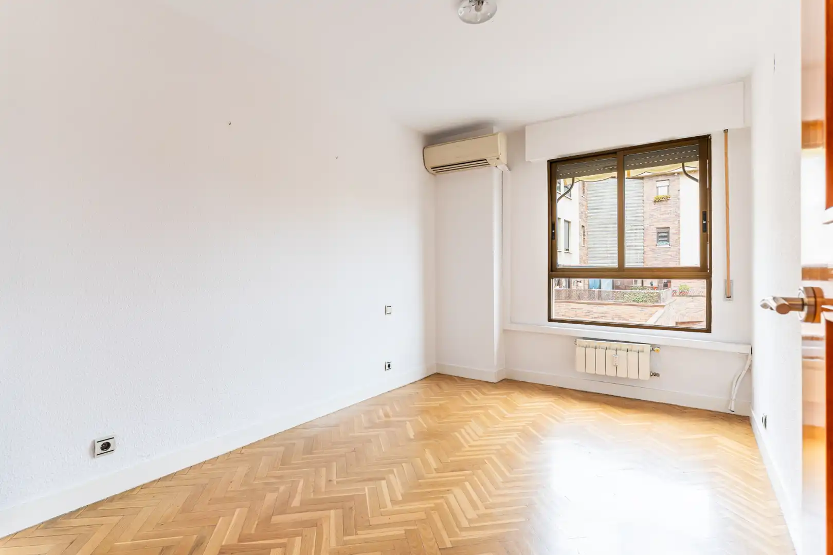 Schlafzimmer von Wohnung zum Verkauf in Majadahonda mit Klimaanlage, Heizung und Privatgarten