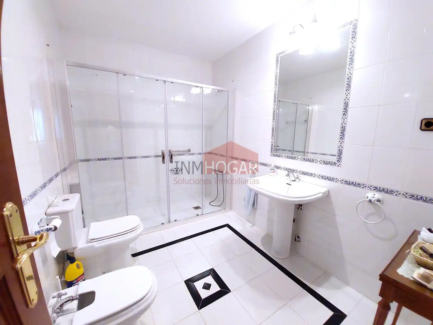 Bathroom of Houses for sale in Gutierre-Muñoz  with Heating, Private garden and Storage room