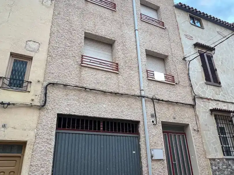 Vista exterior de Piso en venta en Elche de la Sierra con Trastero