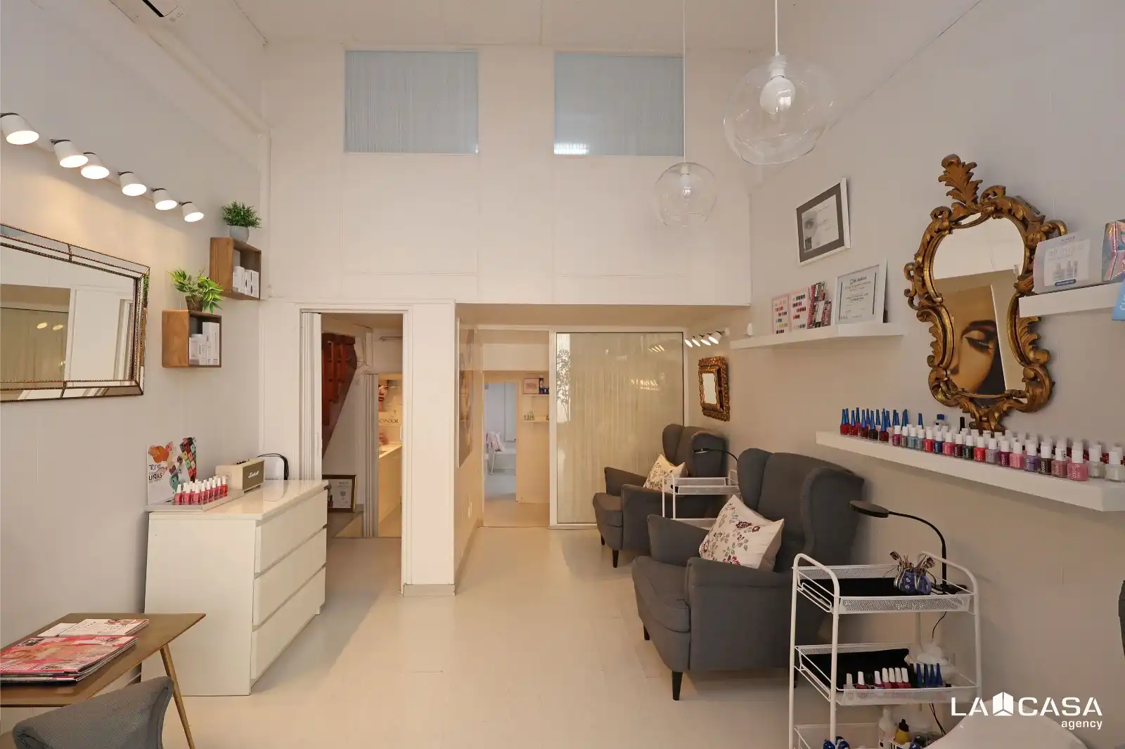 Business premises for transfer in Carrer de Blai, imagen 9