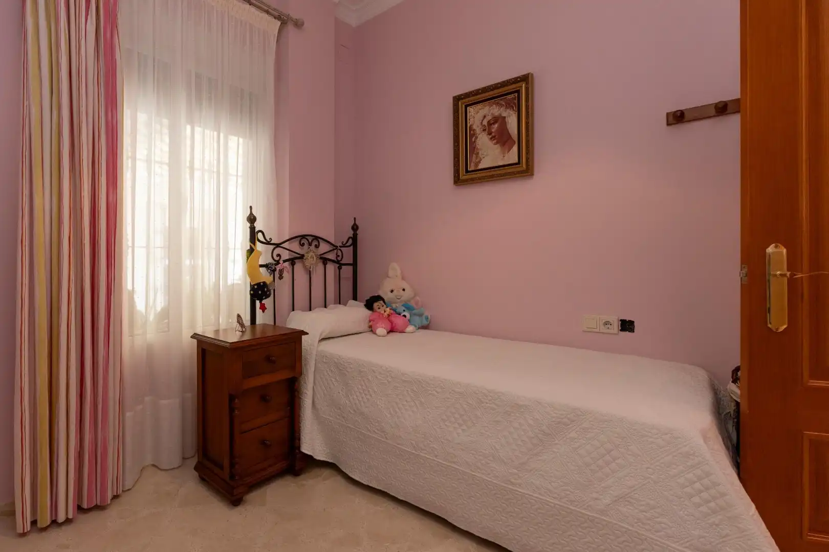 Dormitori de Casa o xalet en venda en Sanlúcar la Mayor amb Jardí privat, Traster i Piscina