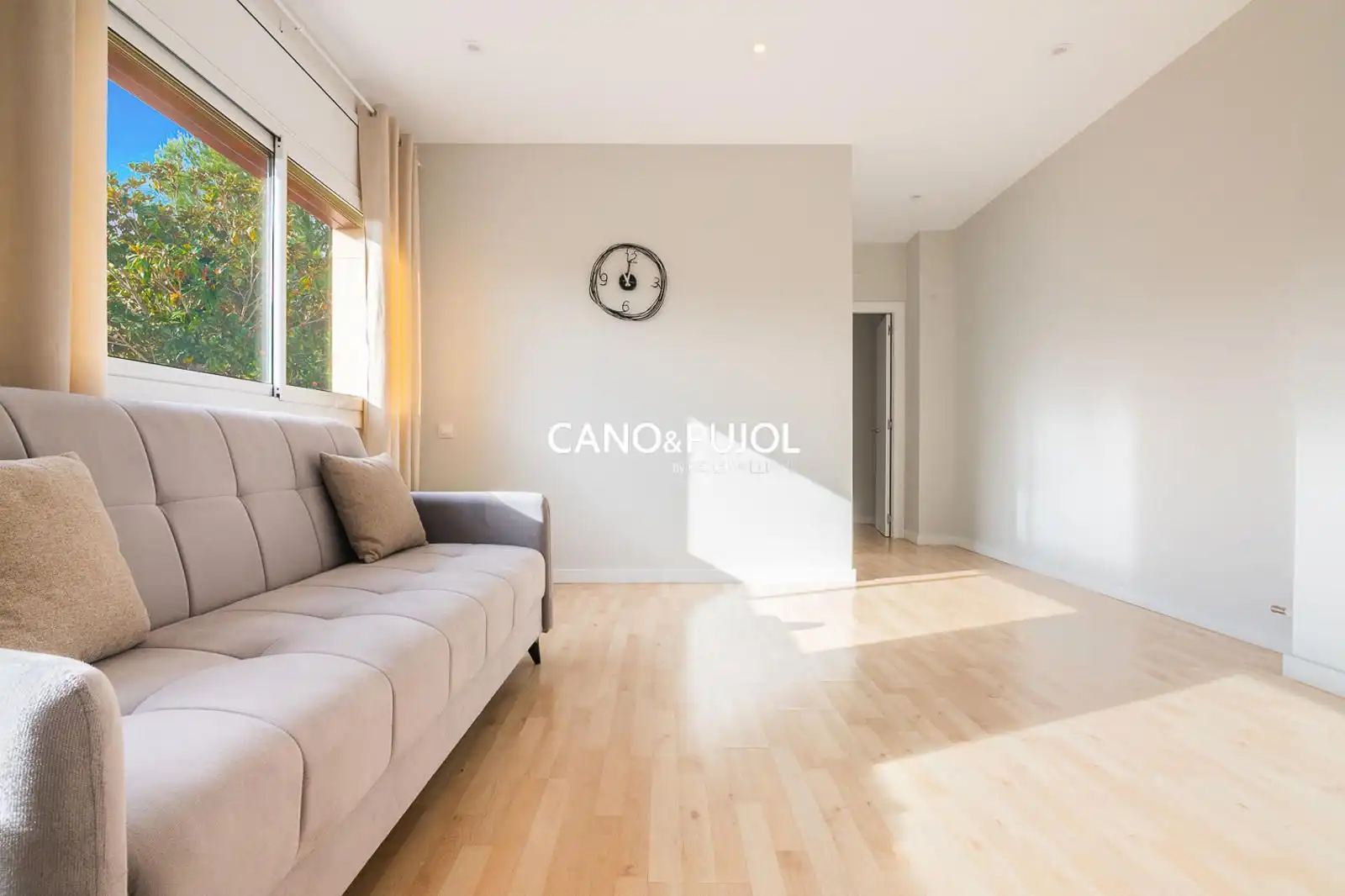 Living room of Houses for sale in Sant Cugat del Vallès  with Air Conditioner, Terrace and Swimming Pool