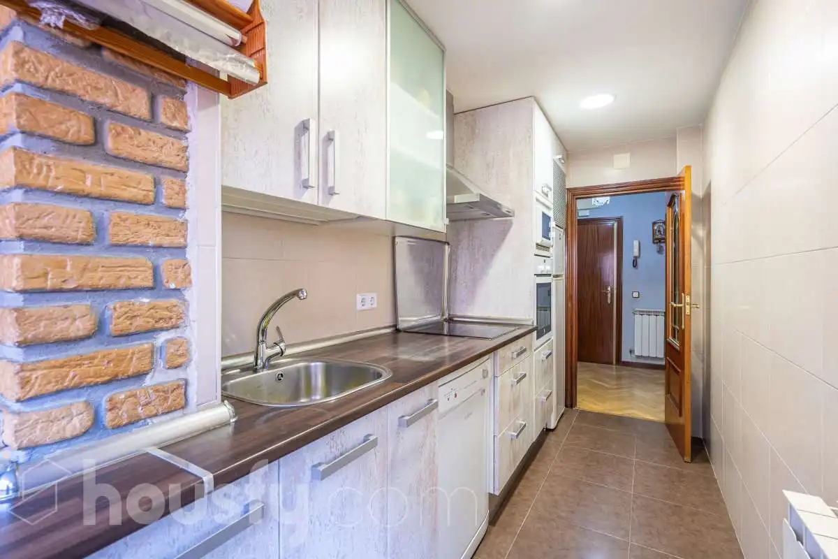 Cuina de Planta baixa de lloguer en Madrid amb Aire condicionat, Calefacció i Terrassa