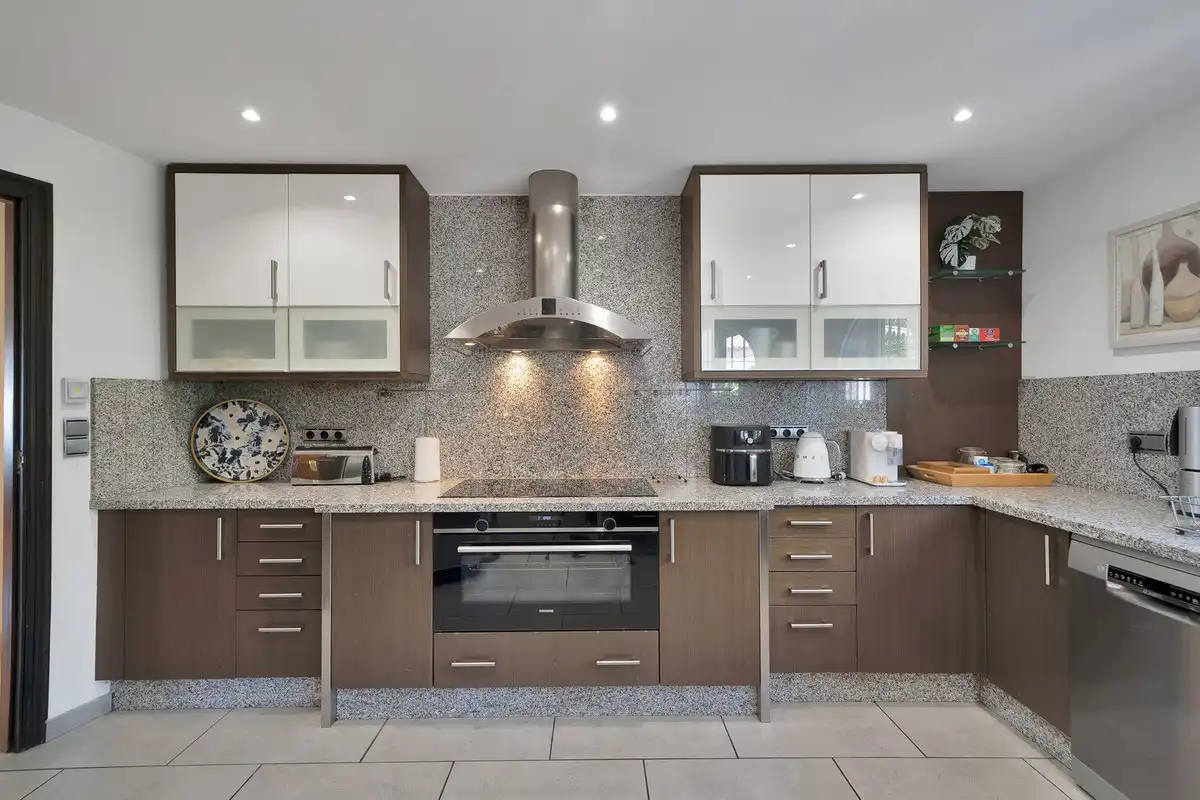 Cocina de Casa o chalet en venta en Marbella con Aire acondicionado, Calefacción y Jardín privado