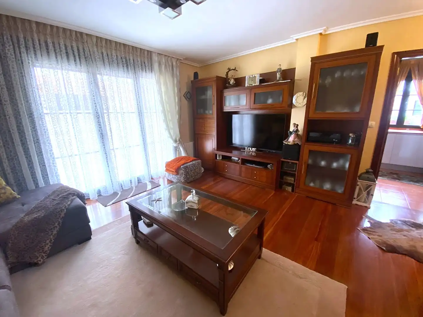Living room of Houses for sale in Castro-Urdiales  with Heating, Private garden and Parquet flooring