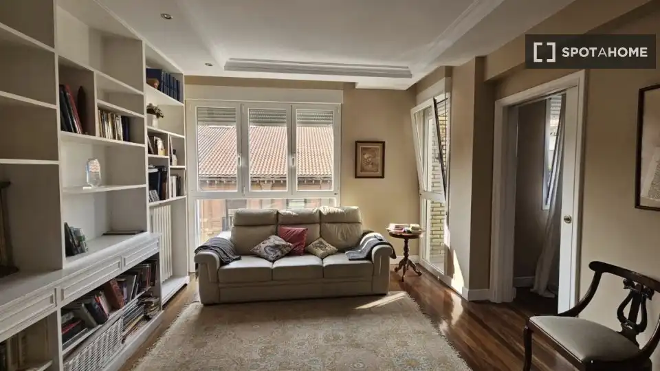 Sala d'estar de Apartament per a compartir en  Pamplona / Iruña amb Aire condicionat, Terrassa i Moblat