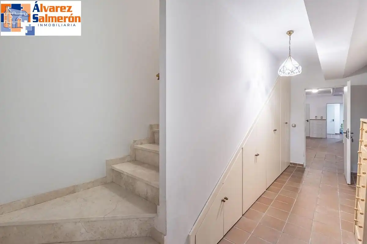 Einfamilien-Reihenhaus zum Verkauf in Granada mit Privatgarten, Terrasse und Schwimmbad