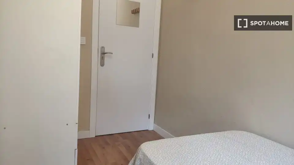 Bedroom of Flat for rent in Madrid  with Air Conditioner, Heating and Furnished
