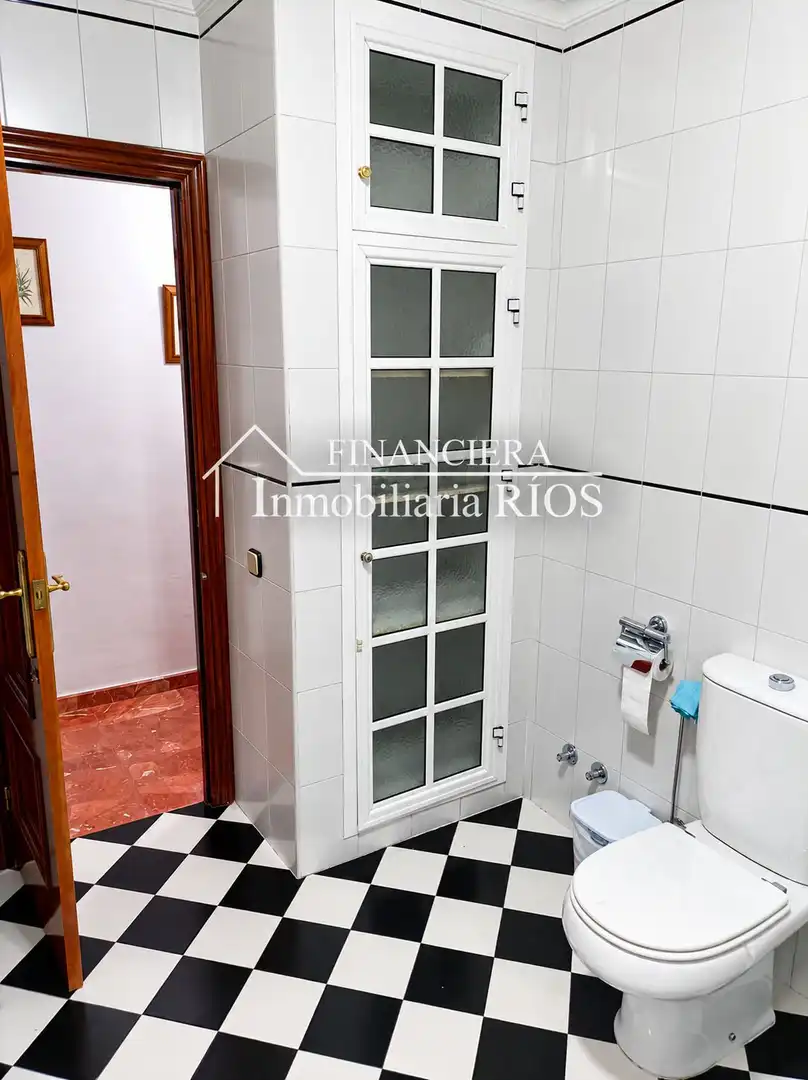 Bany de Casa o xalet en venda en Alcalá de Guadaira amb Aire condicionat, Traster i Balcó