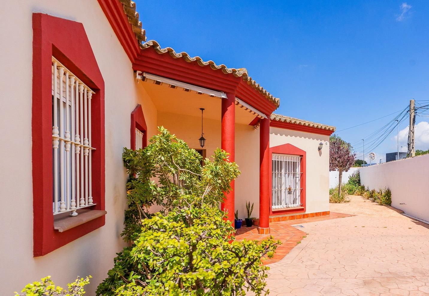 Exterior view of House or chalet for sale in Chiclana de la Frontera  with Private garden and Terrace