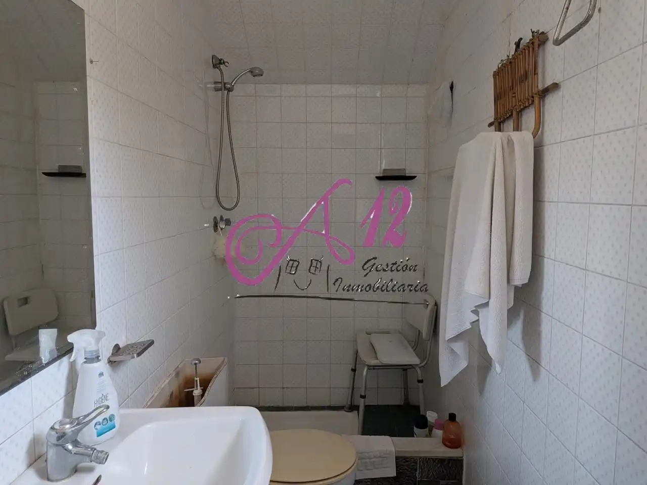Bathroom of Houses for sale in La Pobla de Vallbona  with Swimming Pool