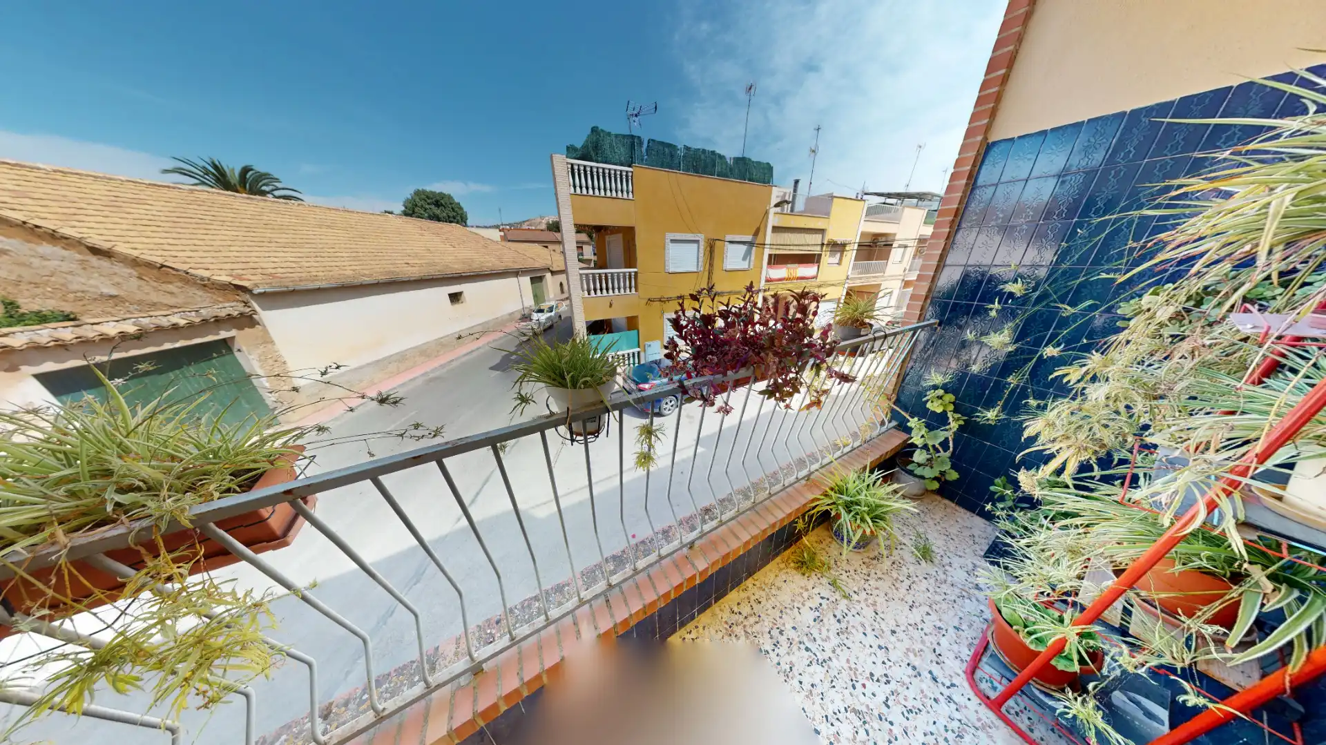 Vista exterior de Casa adosada en venda en Algueña amb Calefacció, Terrassa i Moblat