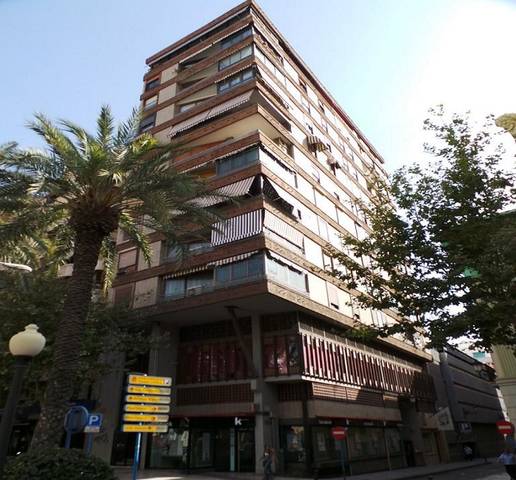 Local comercial en Venta en Doctor Gadea 12 Bajo, 12 en Ensanche - Diputación