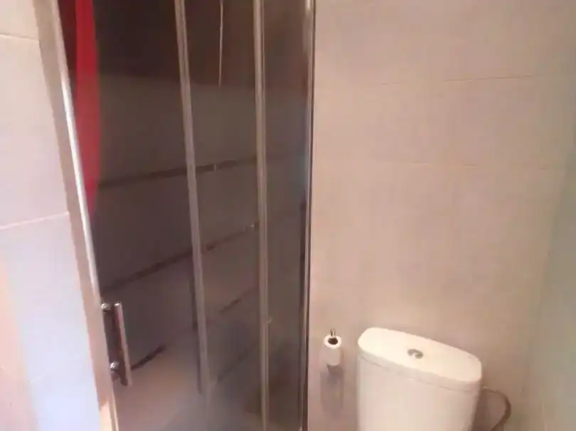 Bany de Pis en venda en Fabero amb Aire condicionat