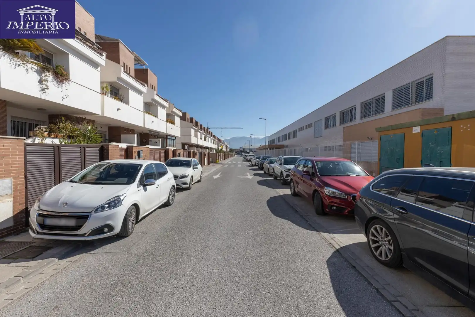 Vista exterior de Casa adosada en venda en Churriana de la Vega amb Calefacció, Terrassa i Balcó