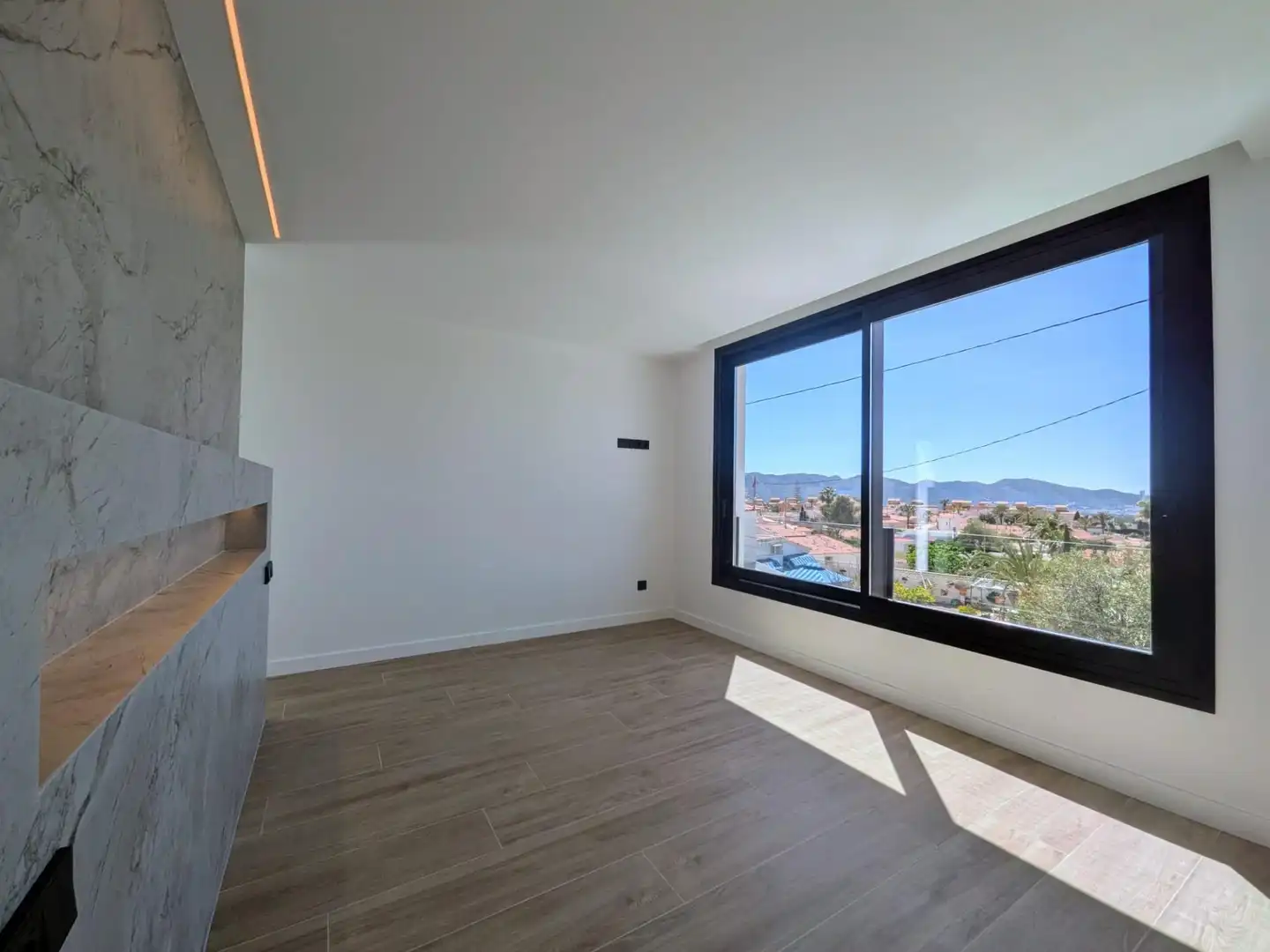Habitación de Casa adosada en venta en L'Alfàs del Pi con Aire acondicionado, Calefacción y Jardín privado