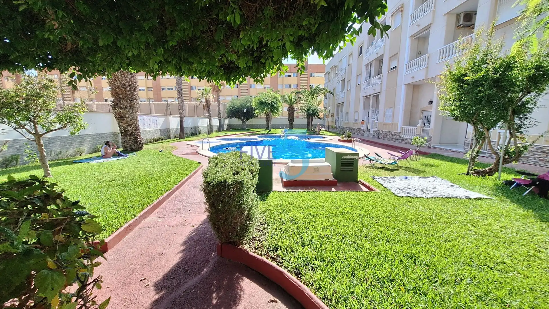Piscina de Estudi en venda en Torrevieja amb Aire condicionat, Piscina i Balcó