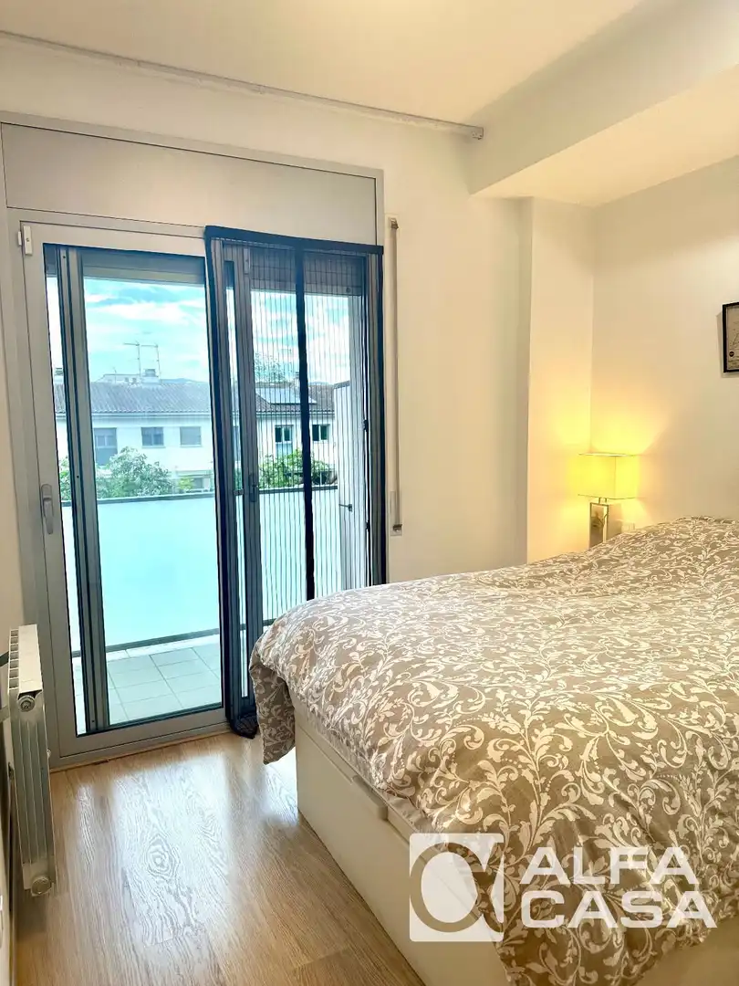 Bedroom of Flat for sale in Girona  with Air Conditioner, Heating and Terrace