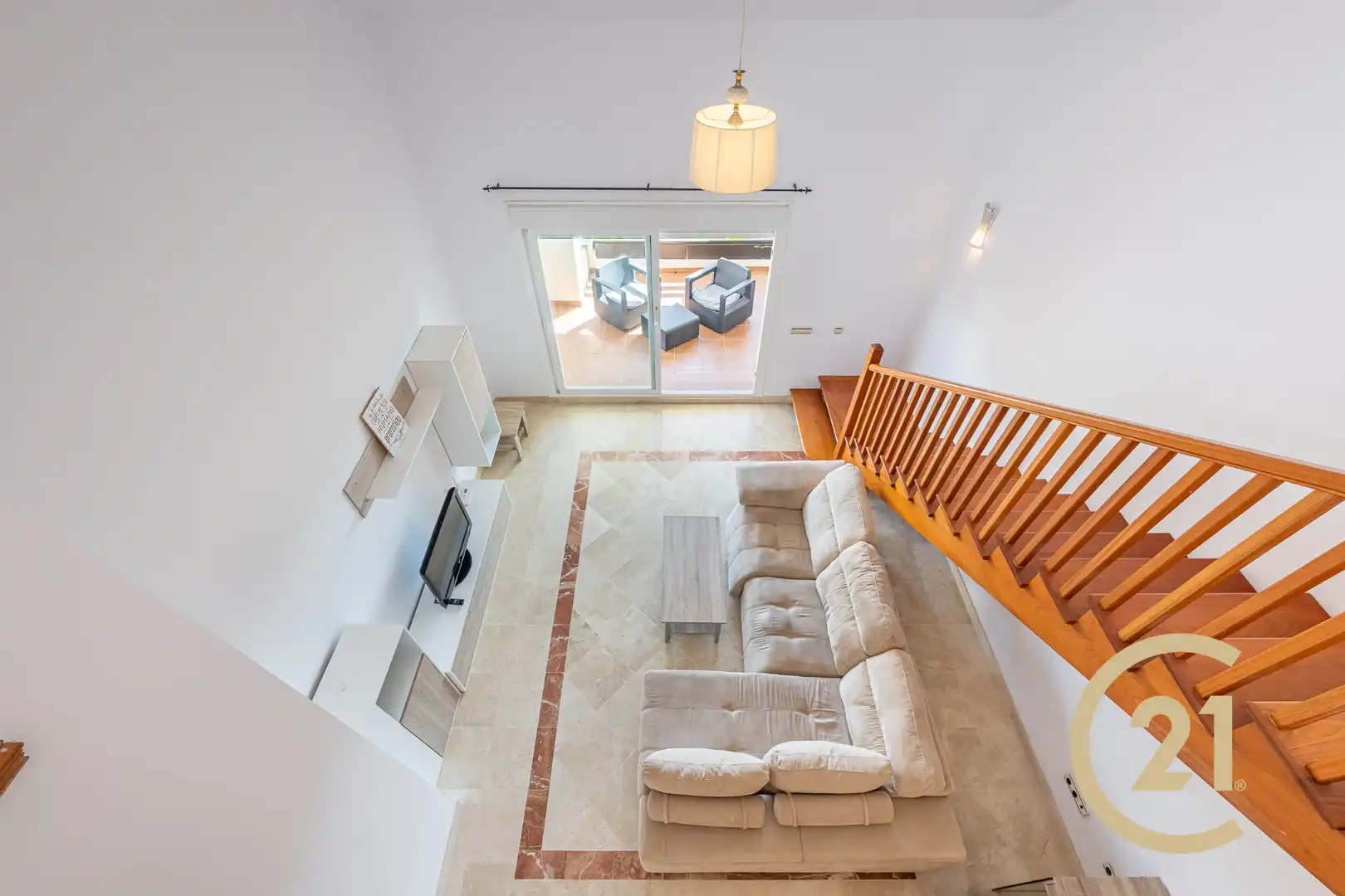 Sala d'estar de Dúplex en venda en Estepona amb Aire condicionat, Terrassa i Moblat