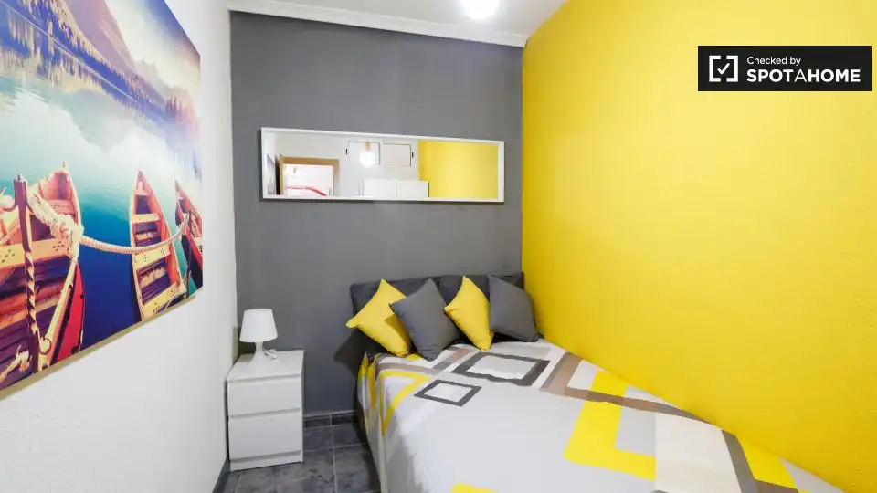 Habitación de Piso de alquiler en Alcalá de Henares con Aire acondicionado, Calefacción y Amueblado