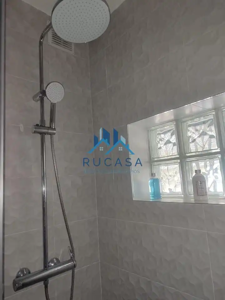 Bathroom of Flat for rent in Torrelavega 