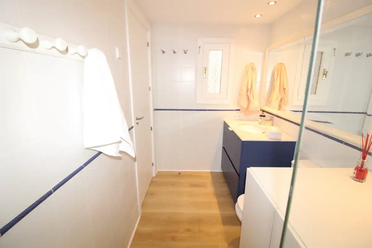 Badezimmer von Wohnung zum Verkauf in Marbella mit Klimaanlage, Terrasse und Möbliert
