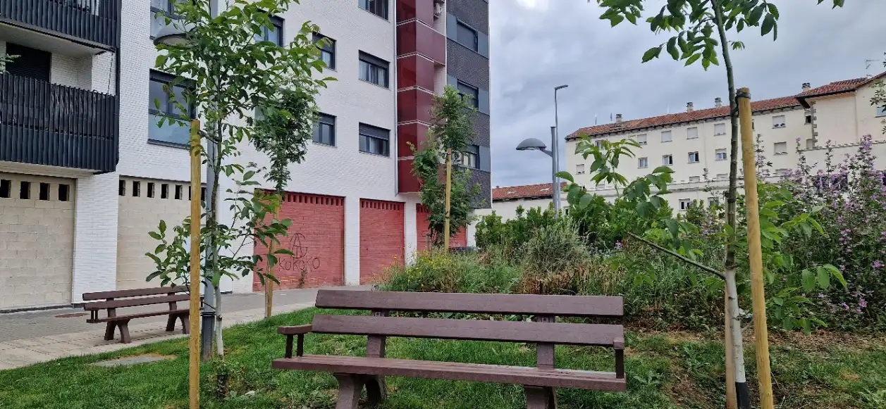 Vista exterior de Local en venta en Villava / Atarrabia