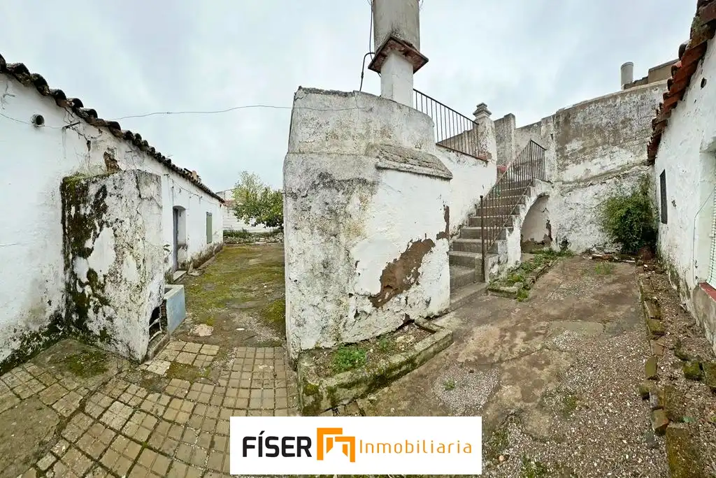 Vista exterior de Casa o xalet en venda en Medina de las Torres