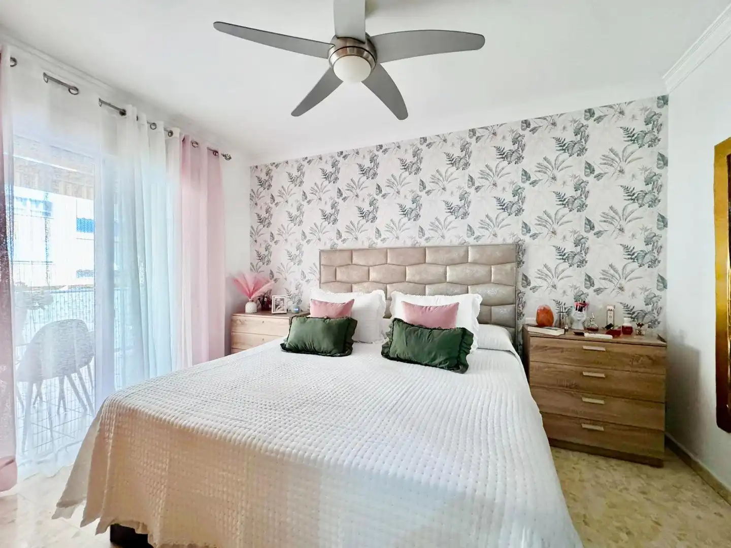 Habitación de Piso en venta en Málaga con Aire acondicionado, Terraza y Trastero