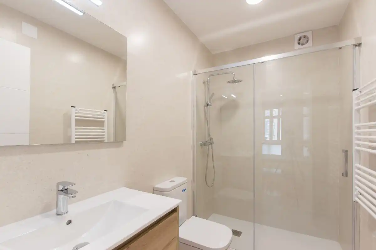 Bathroom of Flat for sale in  Pamplona / Iruña  with Heating and Balcony