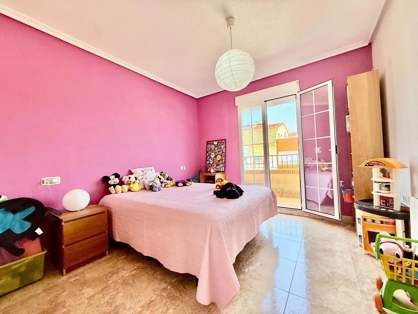 Schlafzimmer von Einfamilien-Reihenhaus zum Verkauf in San Pedro del Pinatar mit Klimaanlage, Privatgarten und Terrasse