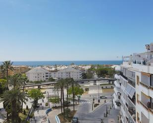 Vista exterior de Àtic en venda en Marbella amb Aire condicionat, Calefacció i Terrassa