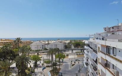 Vista exterior de Àtic en venda en Marbella amb Aire condicionat, Calefacció i Terrassa