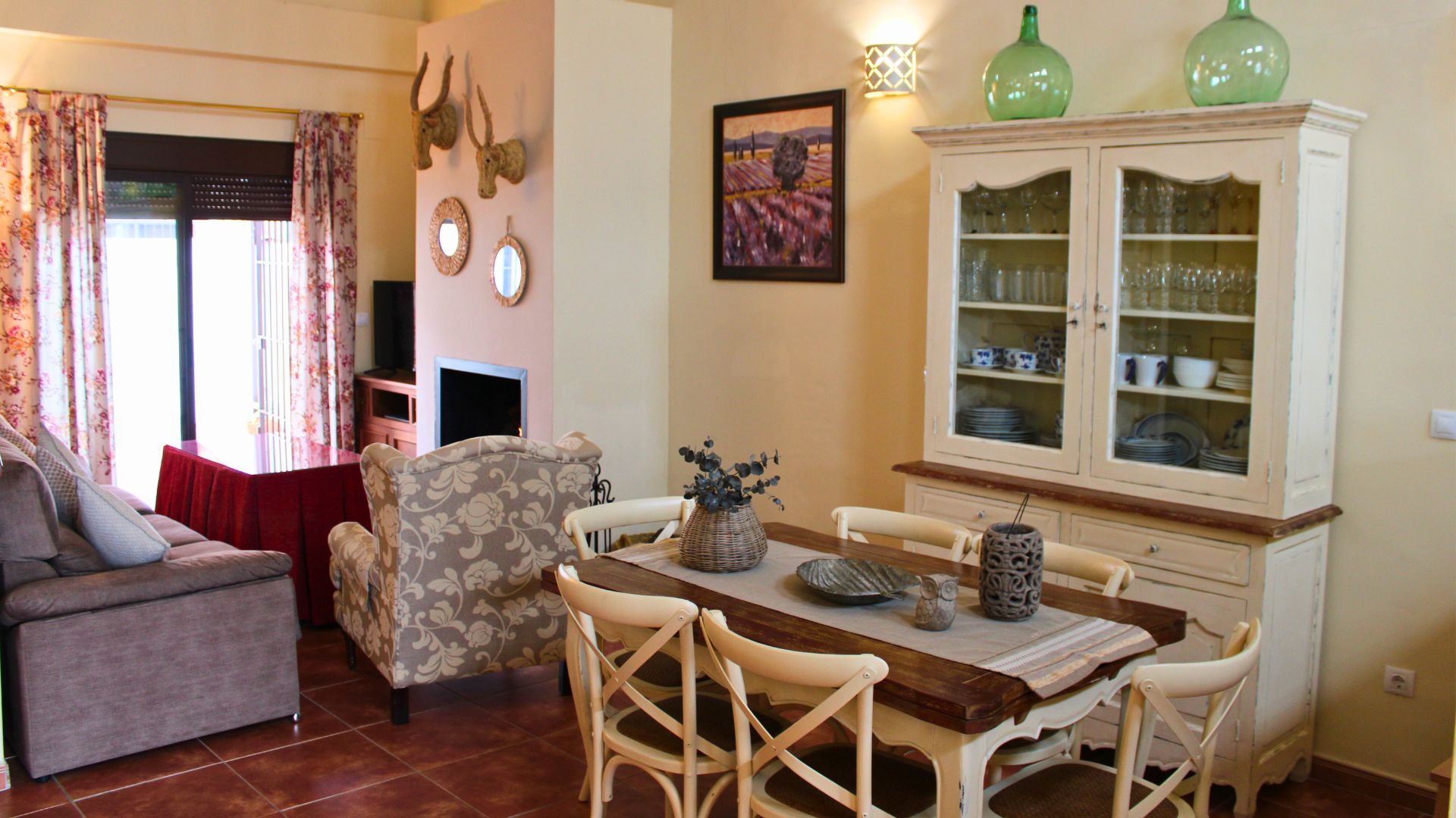 Menjador de Casa adosada en venda en Malcocinado amb Parquet, Moblat i Forn