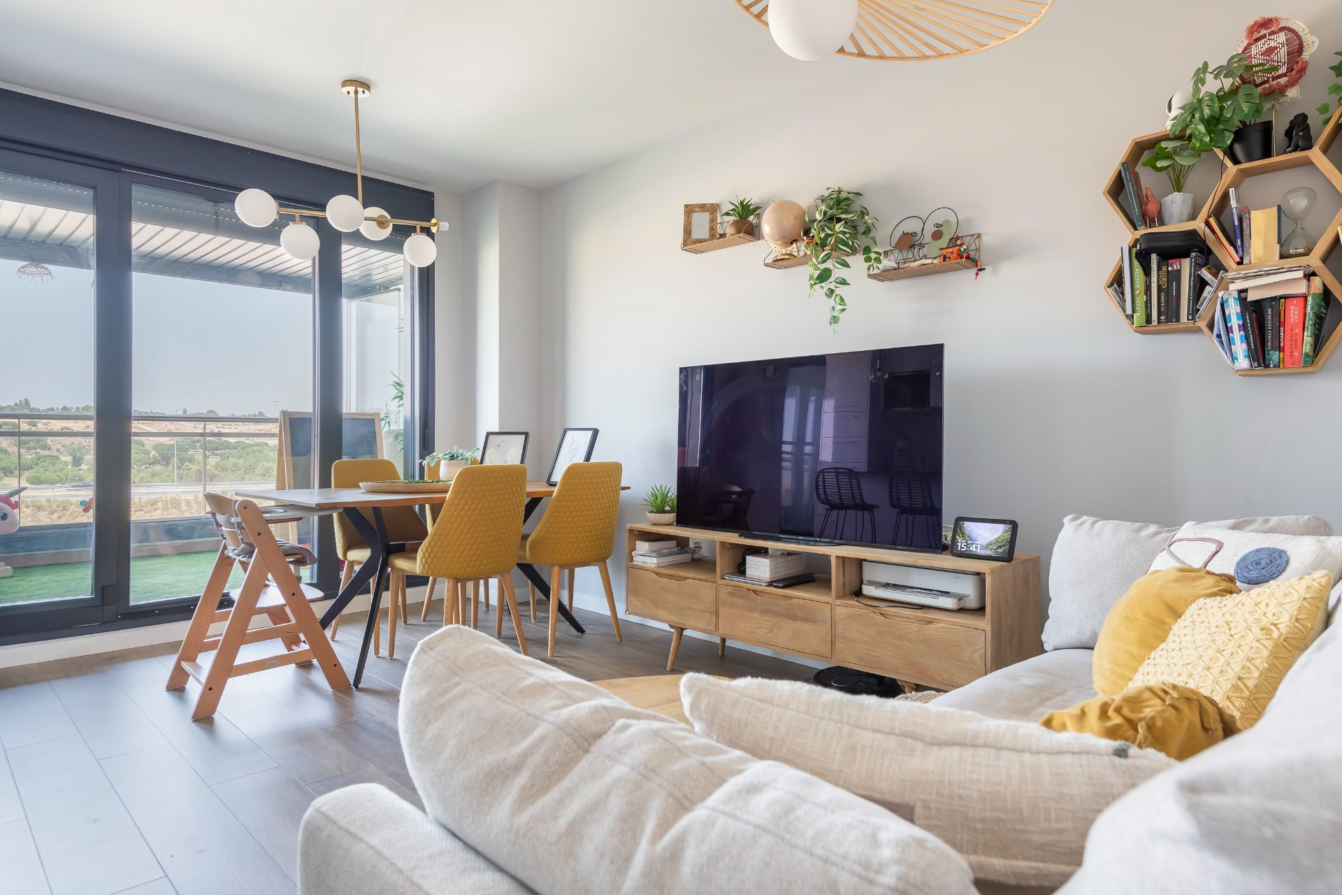 Living room of Flat for sale in  Madrid Capital  with Air Conditioner, Terrace and Storage room