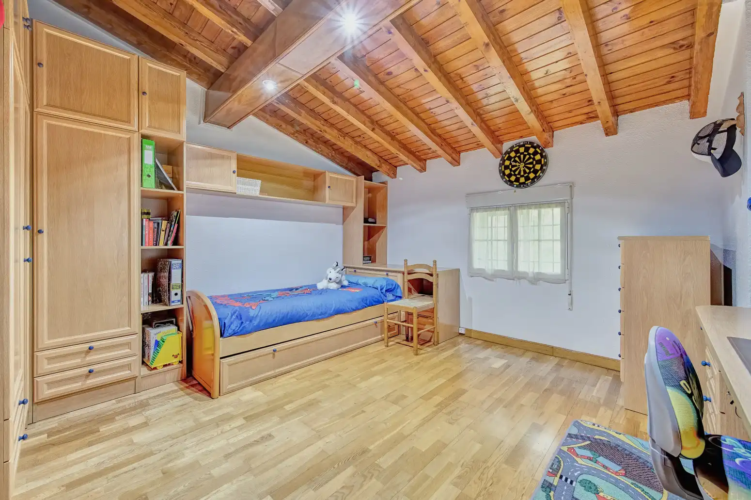 Schlafzimmer von Haus oder Chalet zum Verkauf in Aranguren mit Klimaanlage, Heizung und Privatgarten