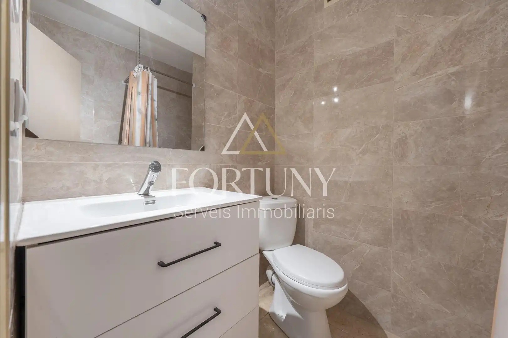 Baño de Piso en venta en Reus con Balcón