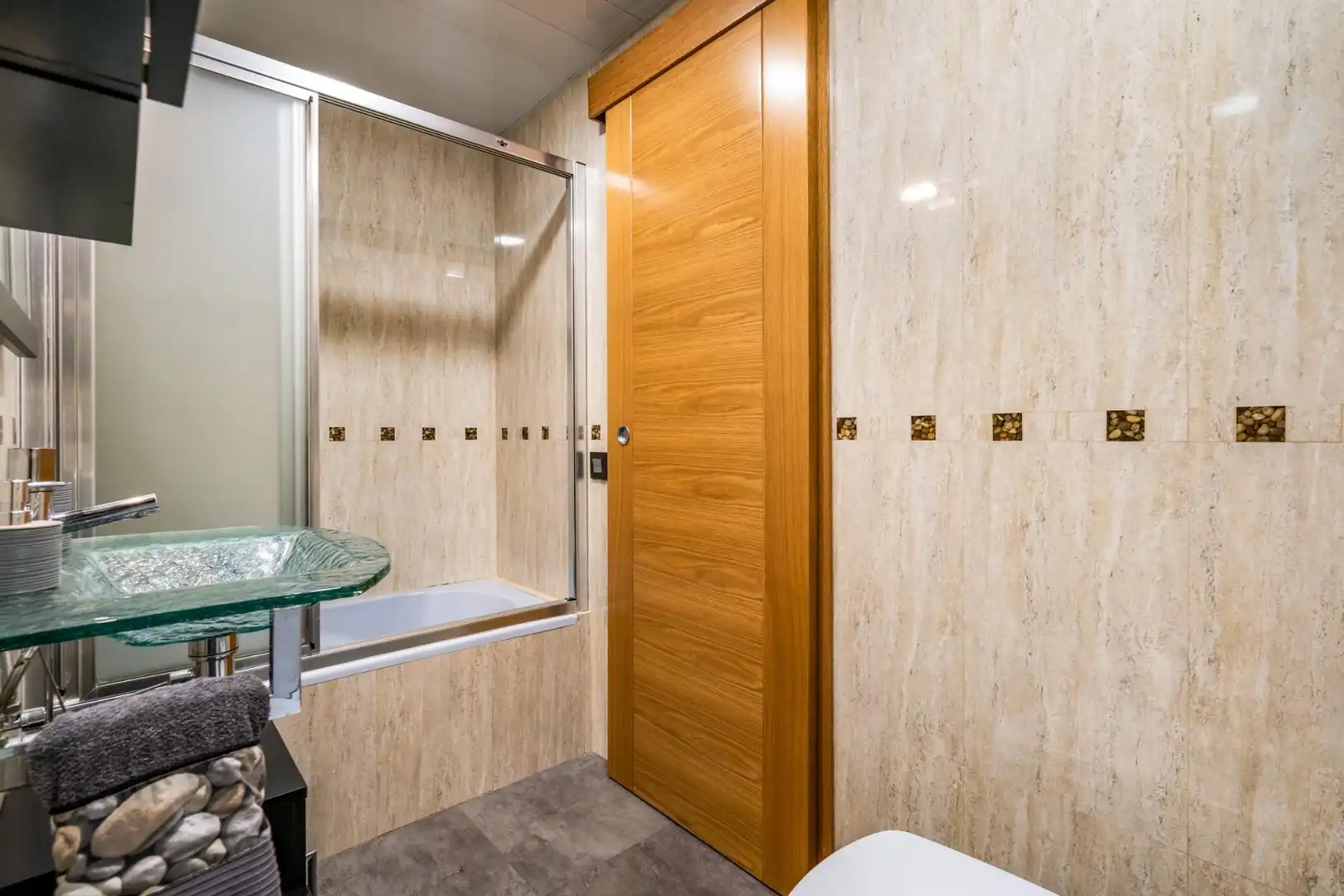 Bathroom of Flat for sale in Viladecans  with Air Conditioner, Heating and Terrace