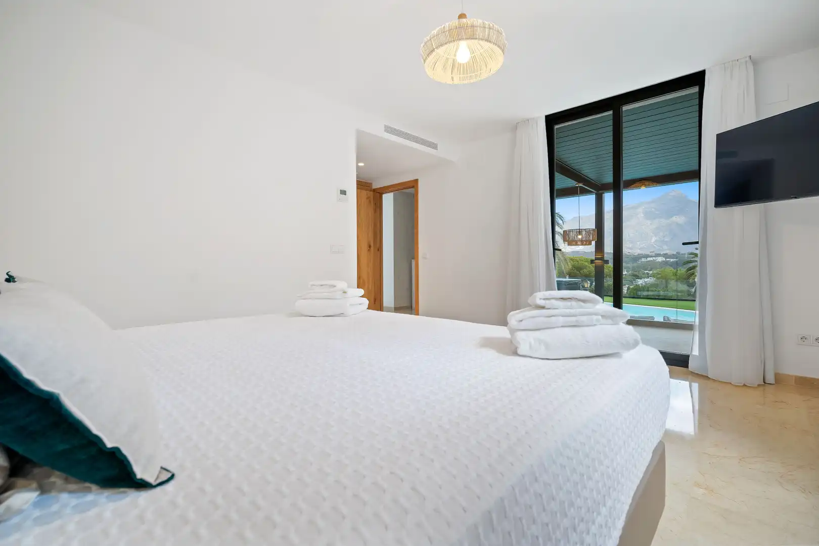 Houses for rent in Calle Alcala, Las Brisas