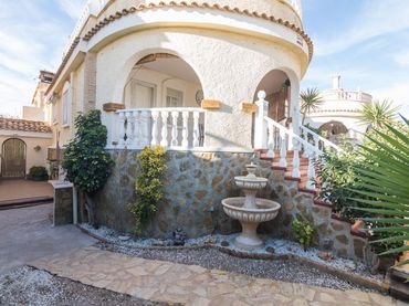 House with garden for sale in Calle GARCILASO DE LA VEGA