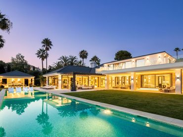 Casa con piscina en venta en Nueva Andalucía